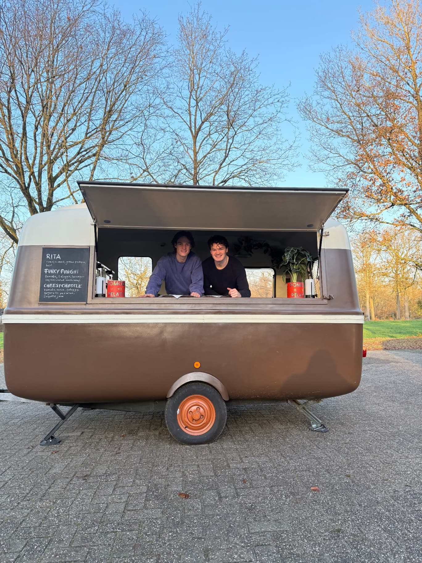 Rolling Pizza foodtruck op locatie